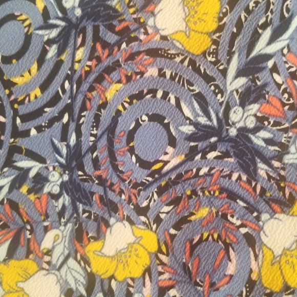 LuLaRoe Cassie - Picture 2 of 11